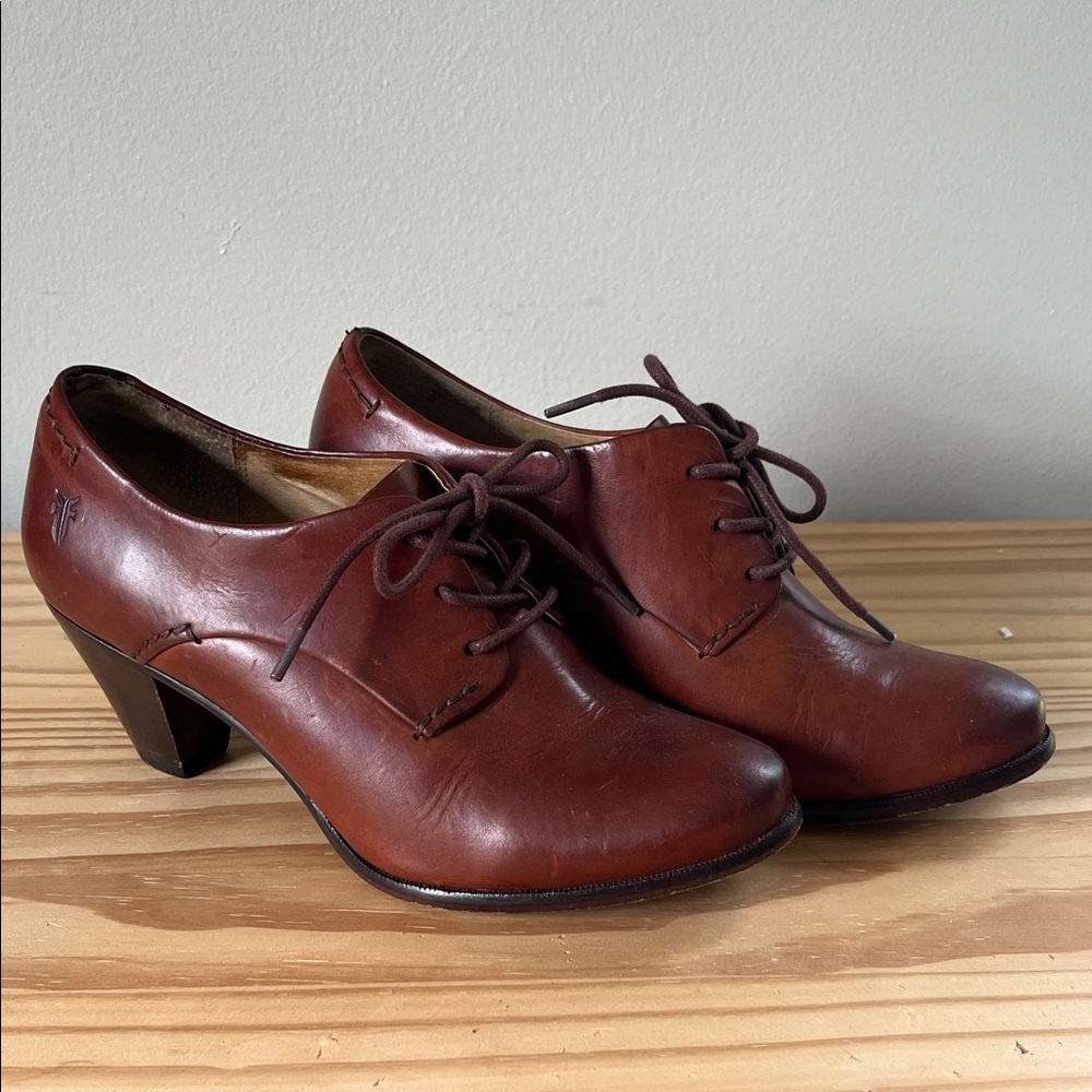 Frye Phoebe Oxford heeled shoes. Sz 6.5
